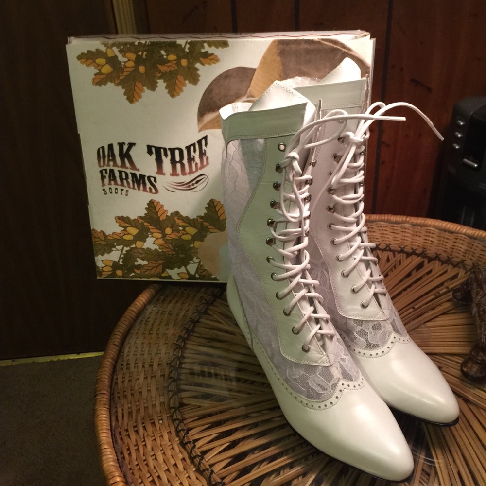 Oak tree farms Victorian lace boots size 8